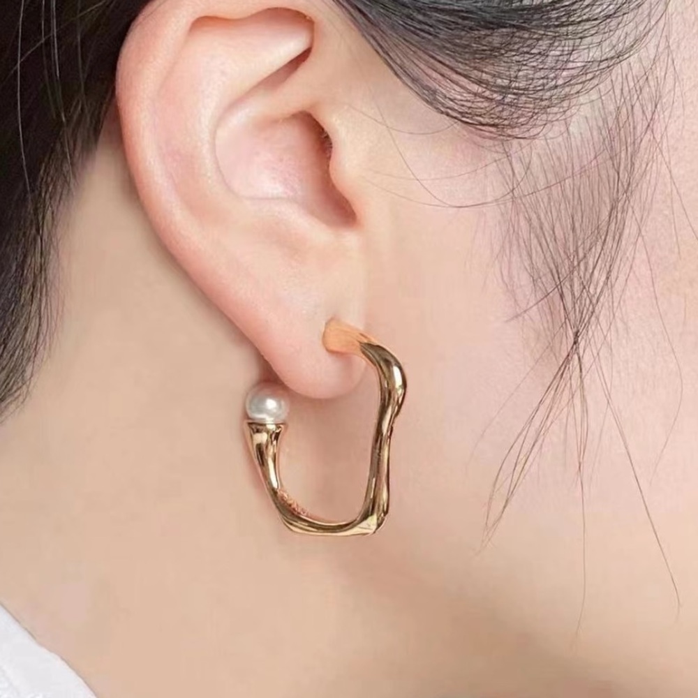 Elegant Gold Pearl Earrings - Picture 3 of 6